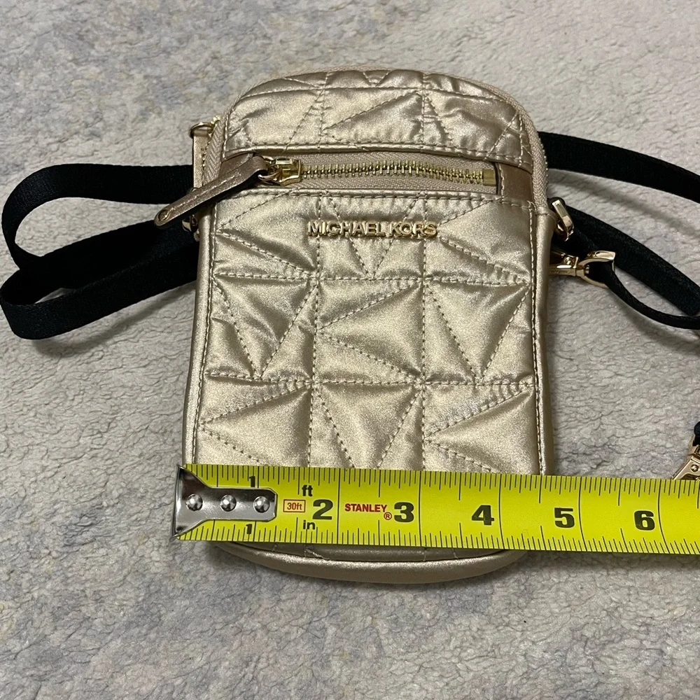 NWOT Michael Kors Winnie Medium Quilted Phone Crossbody Bag In Metallic Gold - Picture 10 of 12